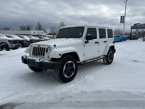 Used 2014 Jeep Wrangler Polar Edition image 8