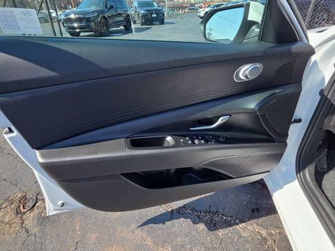 Used 2024 Hyundai Elantra SEL image 13