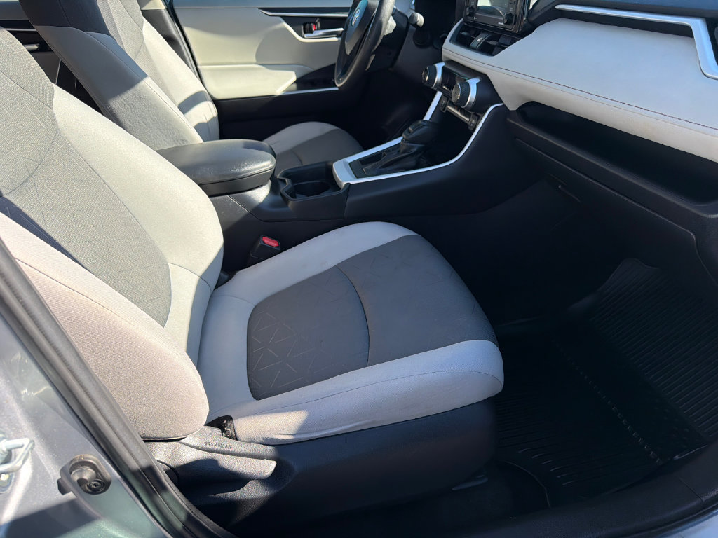 Used 2021 Toyota RAV4 XLE w/ Convenience Package FWD image 17