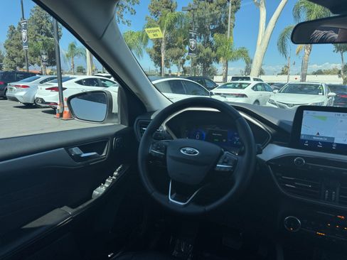 Used 2022 Ford Escape SEL w/ Technology Package FWD image 19