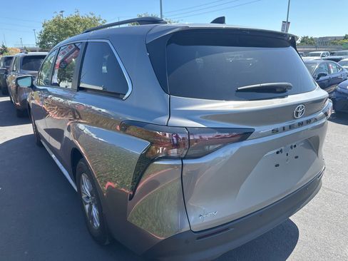 Certified 2026 Toyota Sienna XLE FWD image 3