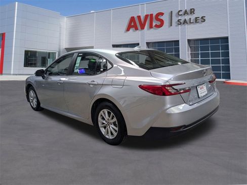 Used 2025 Toyota Camry LE image 7