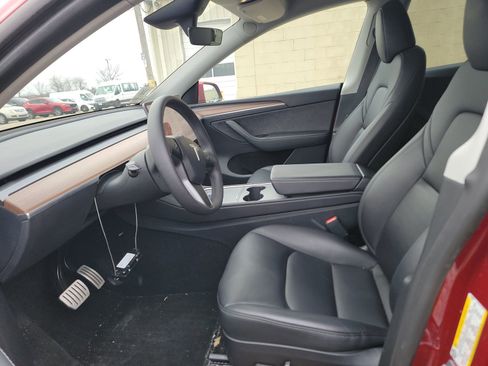 Used 2024 Tesla Model Y Performance image 3