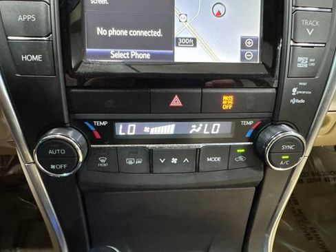 Used 2015 Toyota Camry XLE w/ Moonroof Package FWD image 19