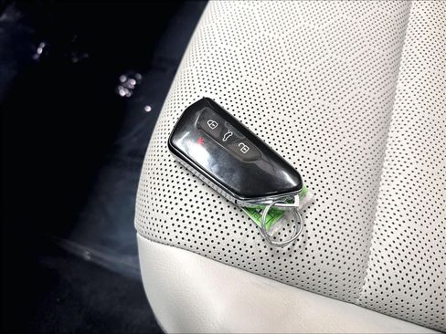 Used 2021 Volkswagen ID.4 Pro S RWD image 37