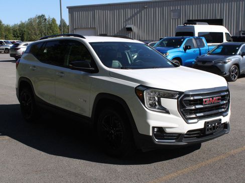 Used 2023 GMC Terrain AT4 AWD/4WD image 3