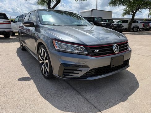 Used 2018 Volkswagen Passat GT image 1