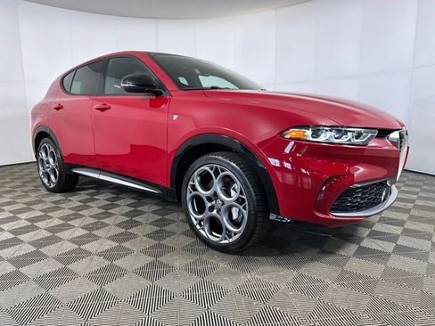 Used 2024 Alfa Romeo Tonale Ti w/ Premium Interior Package AWD/4WD image 2
