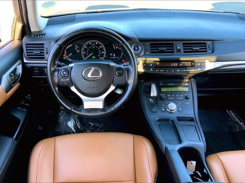 Used 2016 Lexus CT 200h image 5