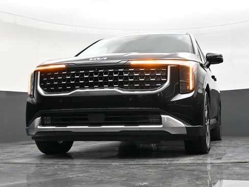 Used 2025 Kia Carnival SX image 28