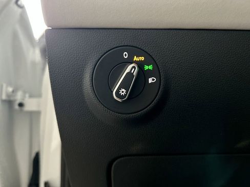 New 2026 Volkswagen Taos SE image 14