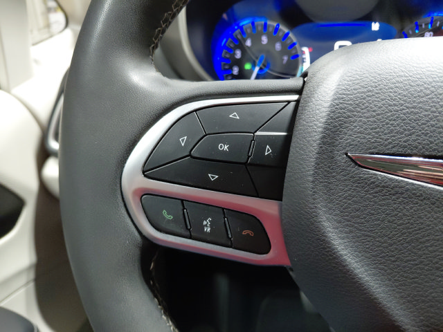 Used 2024 Chrysler Pacifica Touring-L FWD image 42