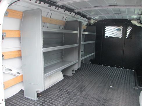Used 2019 Nissan NV 2500 SV image 9