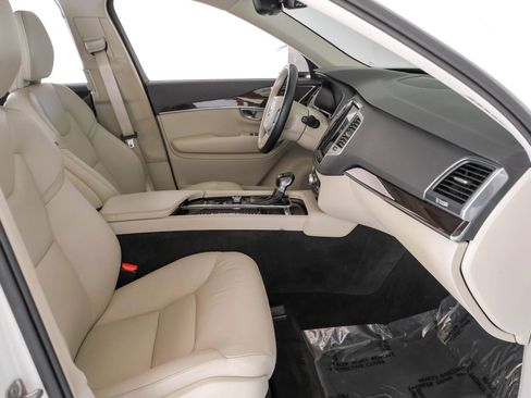 Used 2019 Volvo XC90 T5 Momentum image 36