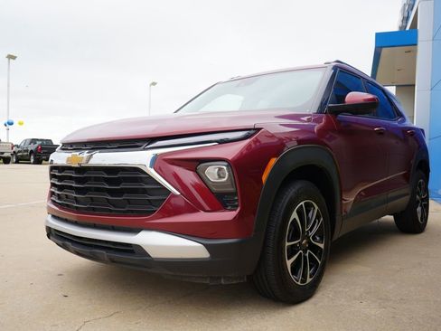 Used 2025 Chevrolet TrailBlazer LT AWD/4WD image 4
