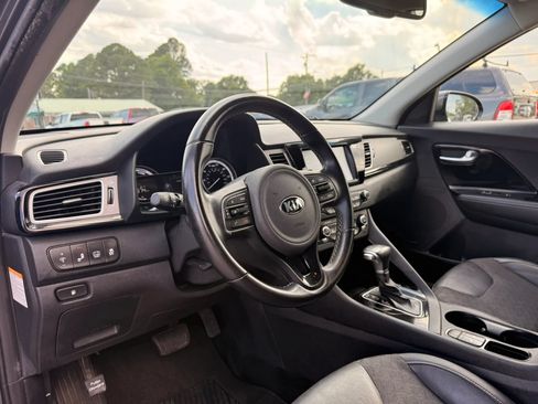 Used 2018 Kia Niro EX w/ EX Touring Graphite Edition FWD image 11