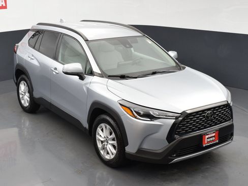 Used 2022 Toyota Corolla Cross LE AWD/4WD image 21