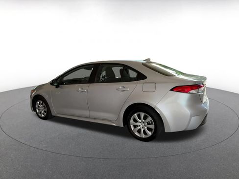 Used 2025 Toyota Corolla LE FWD image 9