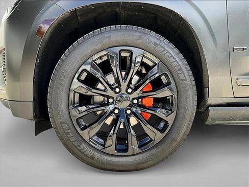 Used 2021 GMC Yukon Denali w/ Denali Premium Package image 8