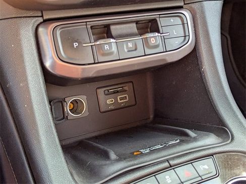 Used 2022 GMC Acadia AT4 w/ Technology Package image 31