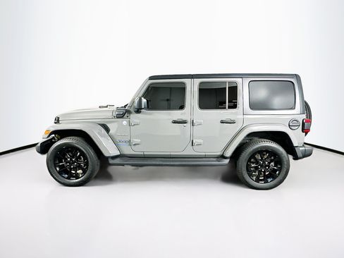 Used 2023 Jeep Wrangler Unlimited Sahara AWD/4WD image 4