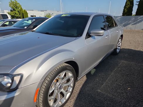 Used 2018 Chrysler 300 S w/ 300S Premium Group 2 RWD image 2