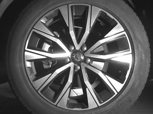 Certified 2024 Volvo XC60 B5 Core w/ Protection Package Premier AWD/4WD image 9