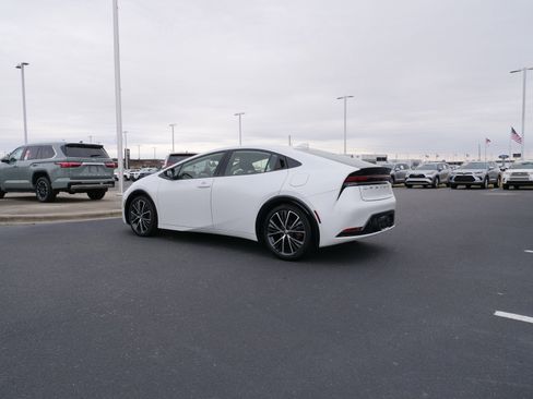 Used 2025 Toyota Prius XLE image 6