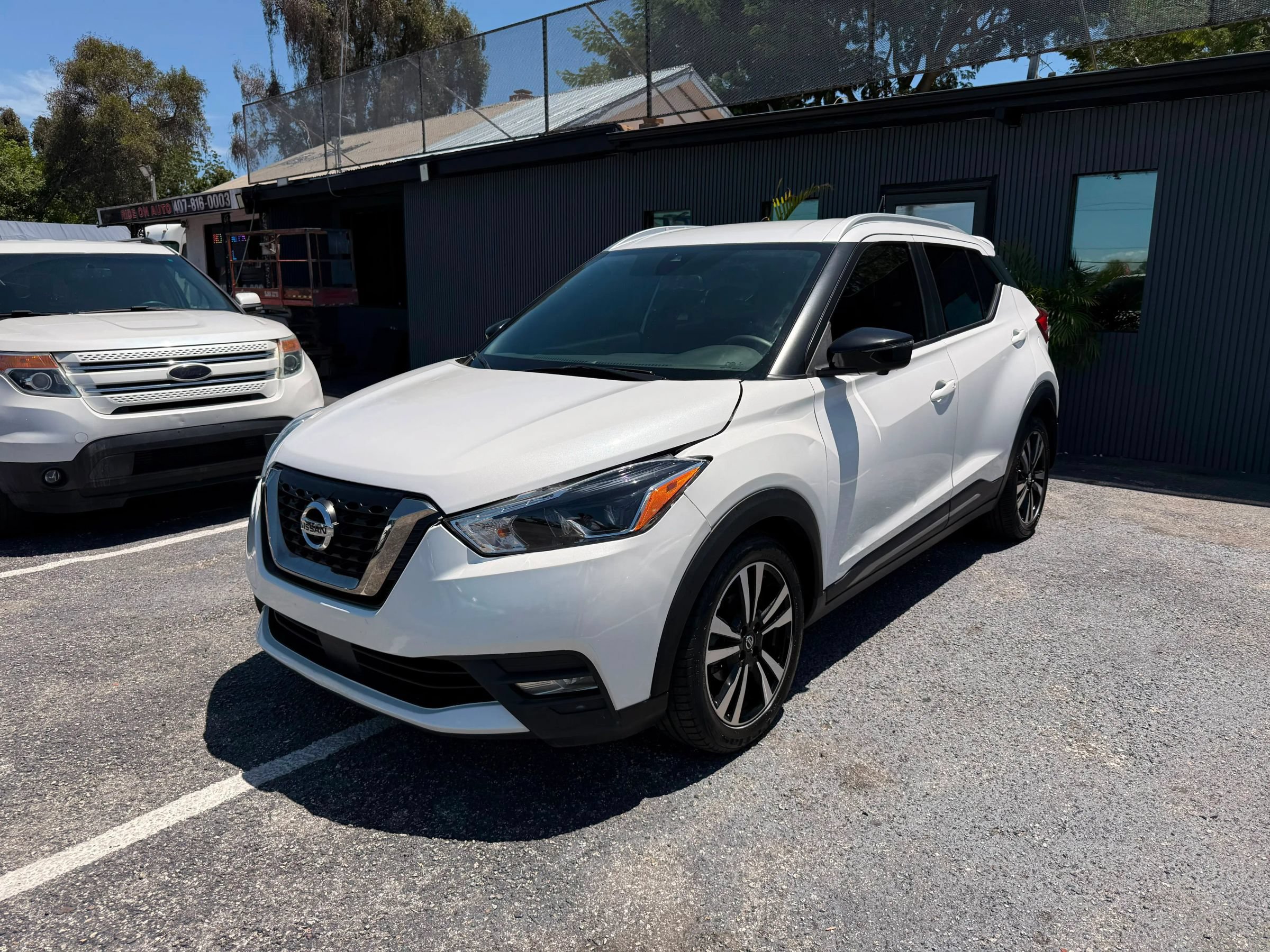 Used 2020 Nissan Kicks SR w/ SR Premium Package FWD image 1