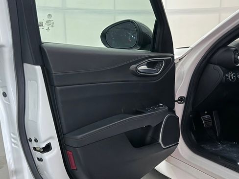 Used 2019 Alfa Romeo Giulia Ti image 17