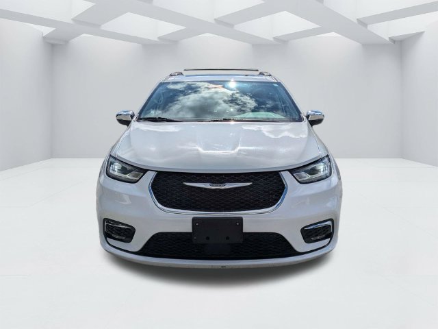 Used 2023 Chrysler Pacifica Limited FWD image 11