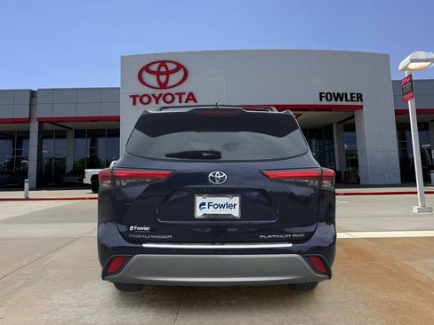 Used 2022 Toyota Highlander Platinum AWD/4WD image 4