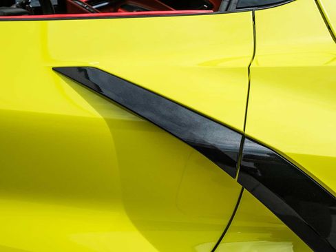 Used 2023 Chevrolet Corvette Stingray Premium Cpe w/ Z51 Performance Package RWD image 31