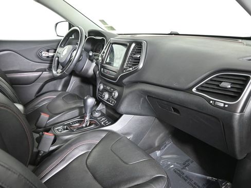 Used 2019 Jeep Cherokee Trailhawk image 15