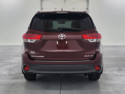 Used 2018 Toyota Highlander XLE image 8