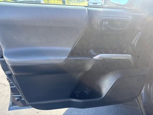 Used 2019 Toyota Tacoma SR5 image 12