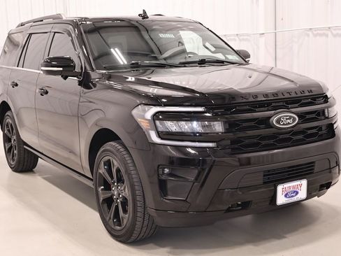 Certified 2024 Ford Expedition Limited AWD/4WD image 4