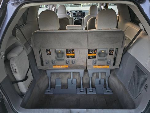 Used 2012 Toyota Sienna LE FWD image 49