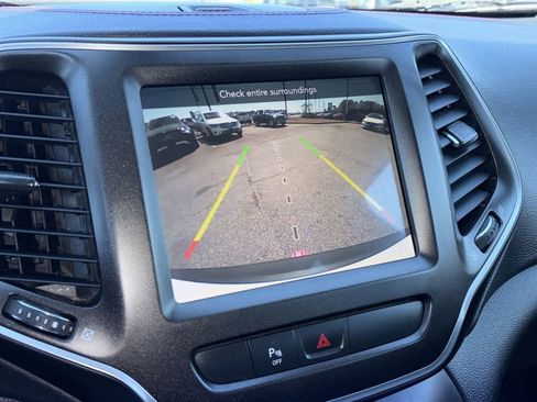 Used 2019 Jeep Cherokee Trailhawk image 5