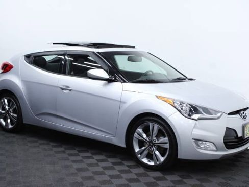 Used 2016 Hyundai Veloster w/ Option Group 02 image 3