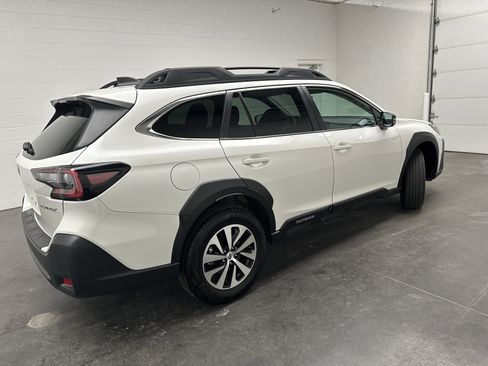 Used 2025 Subaru Outback Premium w/ Popular Package #1A image 8