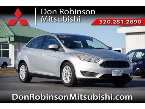 Used 2017 Ford Focus SE image 1