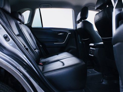 Used 2021 Toyota RAV4 XLE image 26