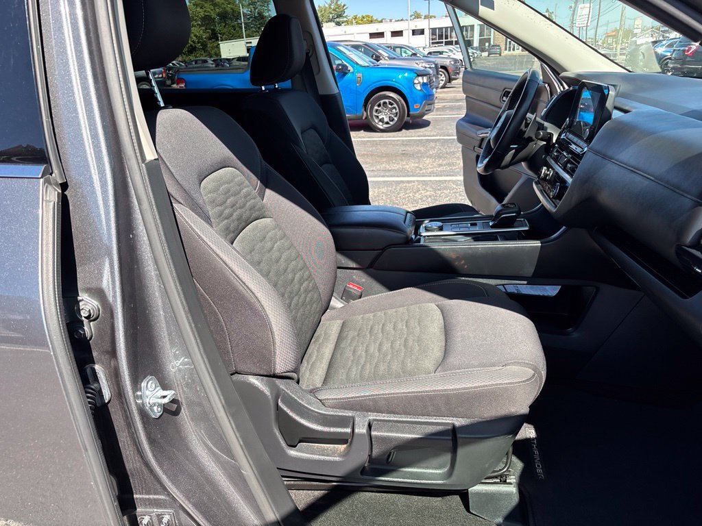 Used 2025 Nissan Pathfinder SV AWD/4WD image 41