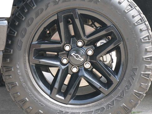 Used 2021 Chevrolet Silverado 1500 Custom Trail Boss w/ Safety Confidence Package AWD/4WD image 2