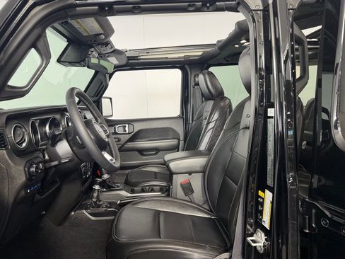 Used 2023 Jeep Wrangler Unlimited Sahara w/ Safety Group AWD/4WD image 22