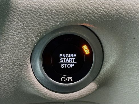 Used 2023 Chrysler Voyager LX image 25