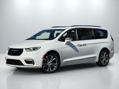 Used 2024 Chrysler Pacifica Pinnacle