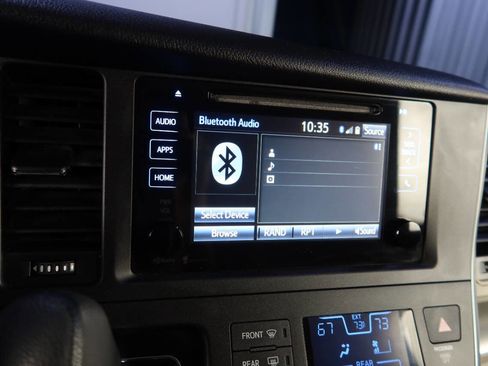 Used 2015 Toyota Sienna LE image 26