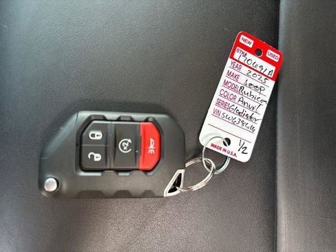 Used 2025 Jeep Wrangler Unlimited Rubicon AWD/4WD image 22
